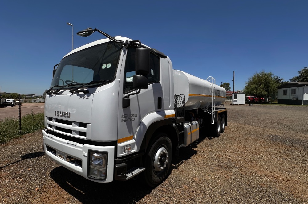 2014 Isuzu FVZ 1600 Water Tanker